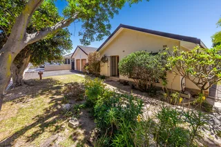 Solid, North-Facing Family Home with Exceptional Potential – Upper Monte Vista Exclusive Sole Mandat