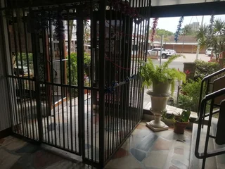 1.5 Bedroom Modern Furnished  With Parking  Garage To Let