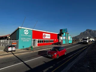 1400m² Warehouse with Showroom TO LET in Paarden Eiland