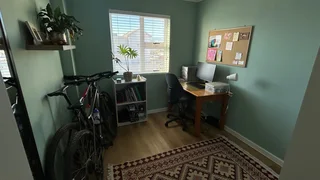 Pet-friendly 3-bed Townhouse In Saint Square Estate