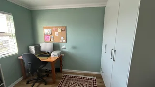 Pet-friendly 3-bed Townhouse In Saint Square Estate