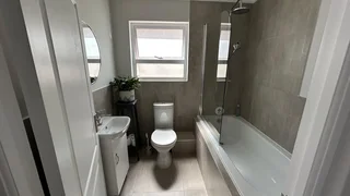 Pet-friendly 3-bed Townhouse In Saint Square Estate