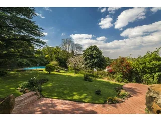 Pet-friendly 3-bed And 2-bath House With A Lush Landscaped Fairytale Garden