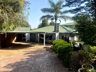 Secure 1-Bedroom Menlo Cottage