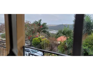 Huge One Bedroom Lounge Big Kitchen And Spacious Shower  Available  Immediatley  Or A Border In H...