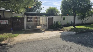 Secure Studio Flat  In 14th Avenue, Edenvale