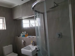 WELCOME TO YOUR STYLISH SOPHISTICATED 2 SPACIOUS BEDROOM WITH A BEAUTIFUL OPEN PLAN KITCHEN