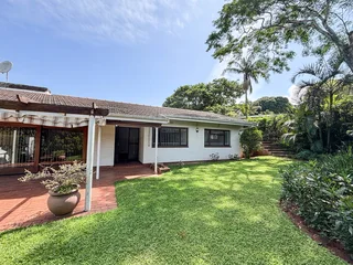 Spacious 4 Bedroom Family Home Shared property with a private cottage in Glen Ashley