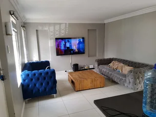 **Modern  3-Bedroom  with BIC, for family or investment for holiday Townhouse in Secure Gonubie P...