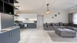 Excellent price for this modern 3-bedroom penthouse apartment at Izinga eco estate!