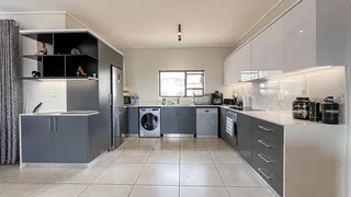 Excellent price for this modern 3-bedroom penthouse apartment at Izinga eco estate!