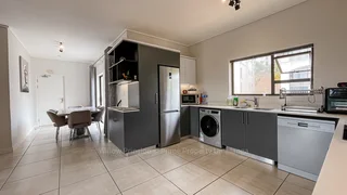 Excellent price for this modern 3-bedroom penthouse apartment at Izinga eco estate!