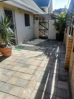 Charming 2 Bedroom Cottage in Somerset Park