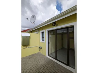 Specious 1-bedroom And 1-bath Flat In Parow Valley, Cape Town