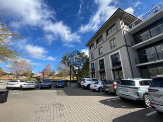 330 sqm Office To Let in Fourways