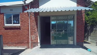 Secure 3-Bedroom Flat In Wessel South Street, Avondale