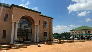 700 Square Meter Office unit to let in the business hub, Highveld