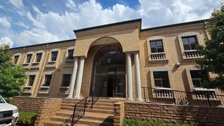 2,000 Square meter office unit to let in Highveld with highway access