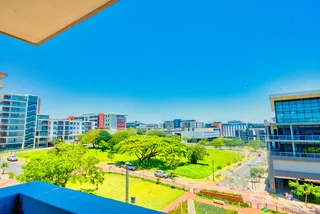 Spacious 2 bedroom 2 bathroom for Sale in Umhlanga Ridge