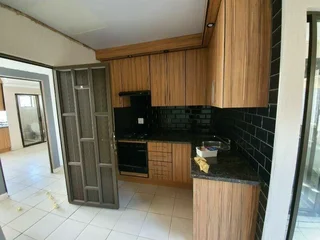 Flats to let at 76 Buffelsdoorn Street