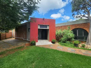 80 Square Meter Commercial unit to let in Elardus Park with main road exposure