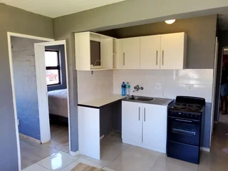 **Stunning 2-Bedroom Apartment in a Secure Complex - Ideal Location!**