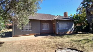 5 Bedroom student house with 1 bedroom flatlet in Park West