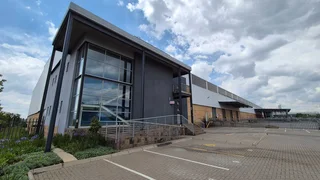 4,626m² Logistics Warehouse To Let |  Premium Distribution Facility - Gosforth Park