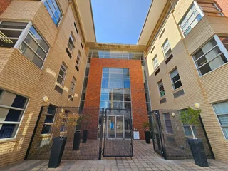 Spacious and well maintained 159.02sqm office to rent in Constantia Kloof, Roodepoort