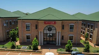 300 Square Meter Commercial unit to let in Highveld with 24 hour back up power Supply