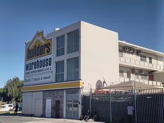 246m² Top Floor Retail Space To Let in Parow Valley