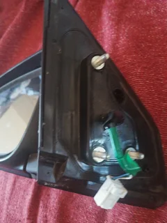 Mitsubishi Lancer driver and passenger door mirrors.