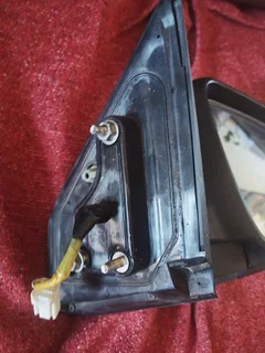 Mitsubishi Lancer driver and passenger door mirrors.