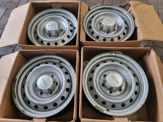 Isuzu spares - See pix - injector pump, Injectors,  injector pump gear, etc.