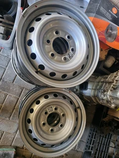 Isuzu d teq stub axle and other spares