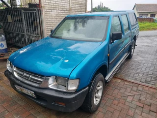 Isuzu KB double cab - NO ENGINE NO GEARBOX.  BODIES ONLY