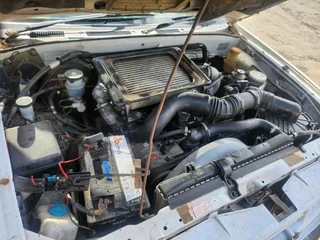 Isuzu KB 300 TDI 4JH1 - COMPLETE OR STRIPPING