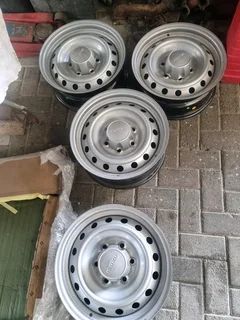 Isuzu mag/rim Centre caps