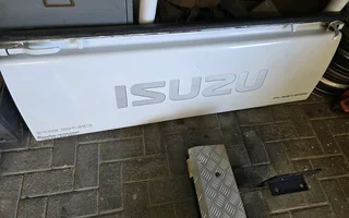 Isuzu tailgates, taillights and other spares