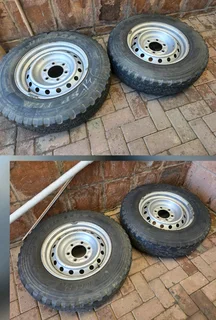 Isuzu tailgates,  rims, towbar, taillights and other spares