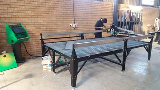 Complete Plasma CNC Machine 1.5m x 3m cut area, 220v Cut45 plasma source and  Mach3 THC onboard.