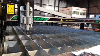 Complete Plasma CNC Machine 1.5m x 3m cut area, 220v Cut45 plasma source and  Mach3 THC onboard.