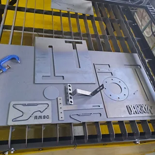 Complete Plasma CNC Machine 1.5m x 3m cut area, 220v Cut45 plasma source and  Mach3 THC onboard.
