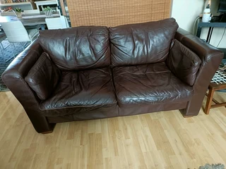 Genuine leather wetherly&#39;s lounge suite 2x 2 seaters!! full thick grain leather all around!!