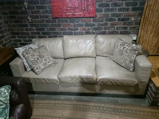 Leather 3-Seater In very good Condition!!