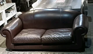 Leather Big 2-Seater Couch!! Full Grain Leather. Size: 2mL. Take it for only R5900!! Phone 078469955