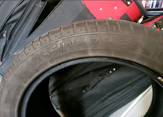 Tyre Continental 265/45/20 in very good condition!!