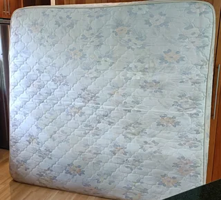 Garage Sale!!! 1. King Size Mattress Only R1000!!2. Old Speakers with Sub hoofer nice sound Only R20