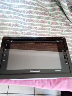 7 inch Paramount car radio CD player.