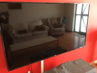 LG 65 inch UHD Smart Tv - 4K - As New ! Box - Unused pedestals !